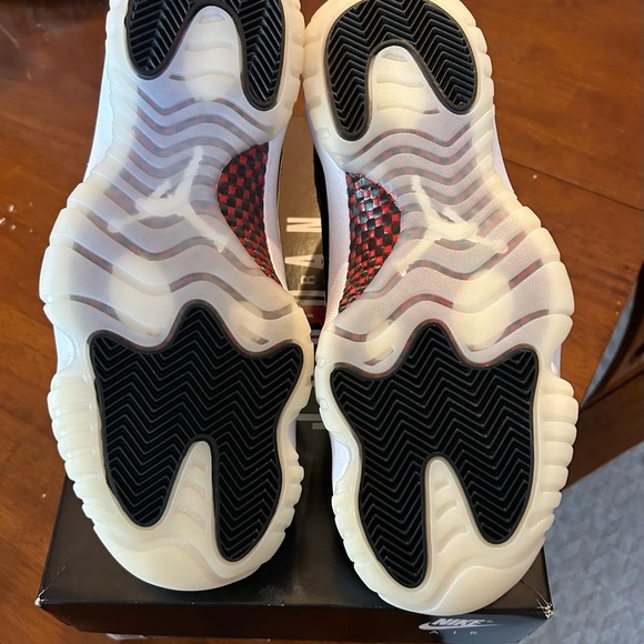 Nike AirJordan 11 Retro Low - Picture 3 of 3